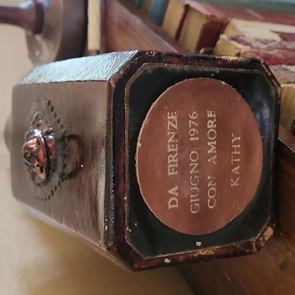 Italian Mid-Century Hand-Tooled and Gilded Leather Wine Carafe w Metal Lion Head - Picture 4 of 4